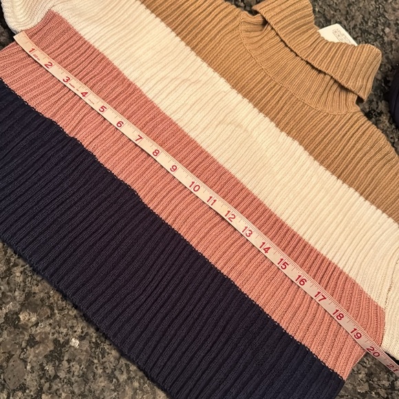 Awoo stripped cropped turtleneck NWT S - Picture 6 of 9